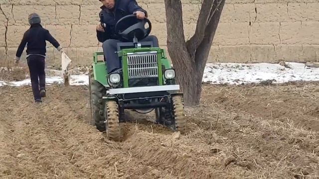 NAMANGANLIK USTA MINI TRAKTOR YASADI SOATIGA 0.5L RASXOD смотреть онлайн