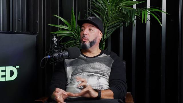 Experimentation, self-expression and trusting your craft | Moments In Music w/ Monki & Roger Sanche смотреть онлайн