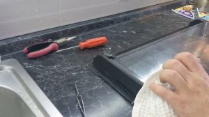Как снять и поставить дверцу духового шкафа Electrolux(Электролюкс)?!