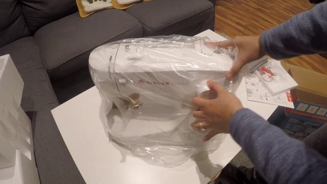 SINGER Sewing Machine M2405 UNBOXING смотреть онлайн