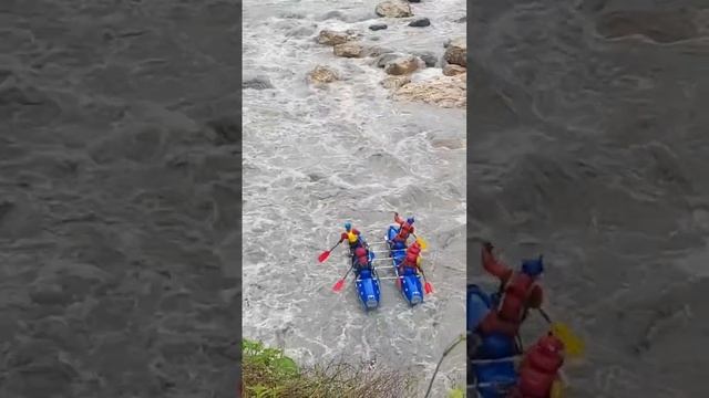 Прохождение 1-ой ступени порога «Зуби», река Цхенисцкали. #рафтинг #сплав #rafting #whitewater смотреть онлайн