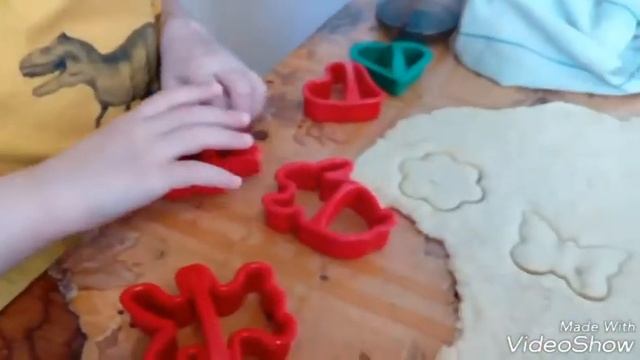 ВЛОГ:Дема готовит печеньки/Домашняя выпечка /Печенюшки для детей. ПРОСТОЙ РЕЦЕПТ ПЕЧЕНЬЕ))) смотреть онлайн