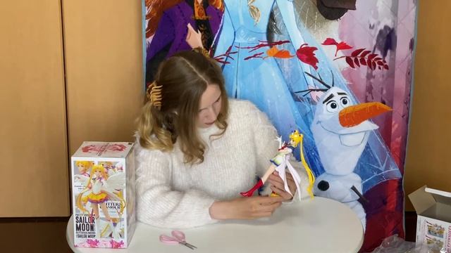 Распаковка призовых фигурок Sailor Moon из серии Glitter&Glamours смотреть онлайн