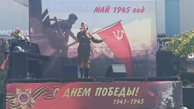 Алексей Фатьянов/Василий Соловьёв-Седой - На солнечной поляночке (исполняет Елена Быстрова) смотреть онлайн