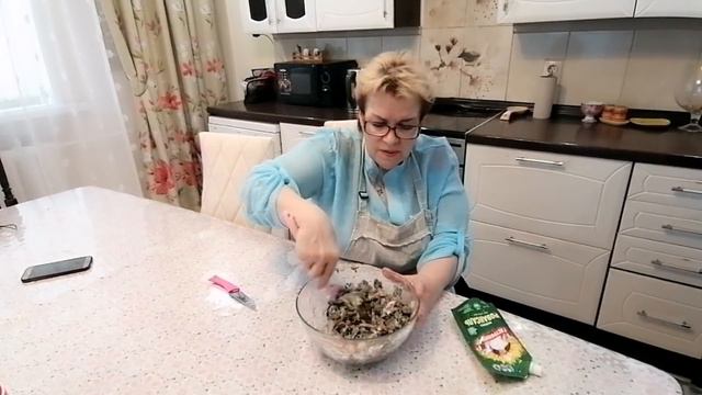 657.ЦВЕТОЧКИ-ЛЮТИКИ. САЛАТ ОТ ПОДПИСЧИЦЫ СВЕТЛАНЫ.