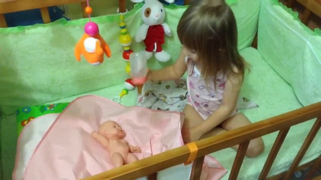 Аделина укладывает лялю смотреть онлайн