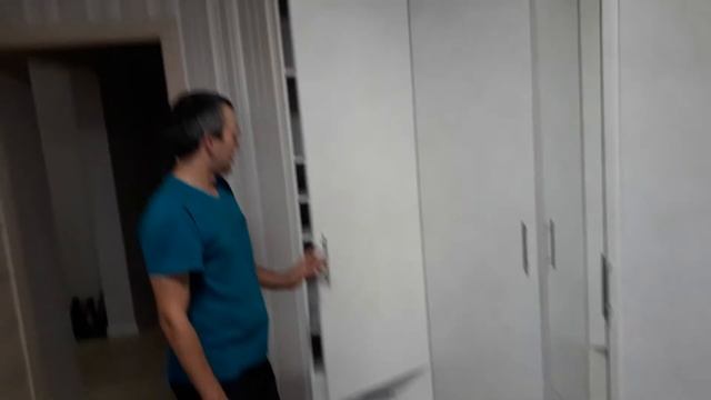 Монтаж углового шкафа с пеналами на Холмогорова смотреть онлайн