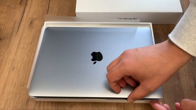 Распаковка MacBook Air M1 и гравировка клавиш RU с последующей упаковкой смотреть онлайн
