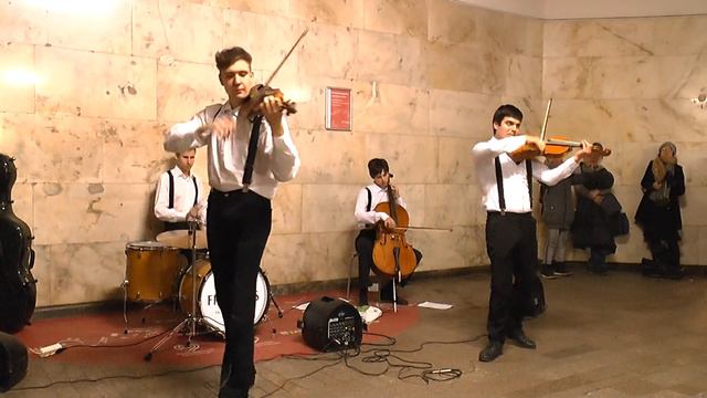 Metallica The Freemans Orchestra. музыка в метро смотреть онлайн