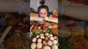 китайцы едят на камеру