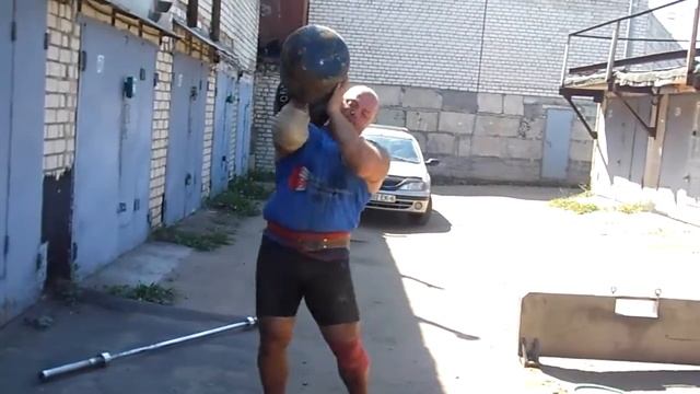 Сергей Вачинский, подъём гигантской гантели - 100 кг. смотреть онлайн