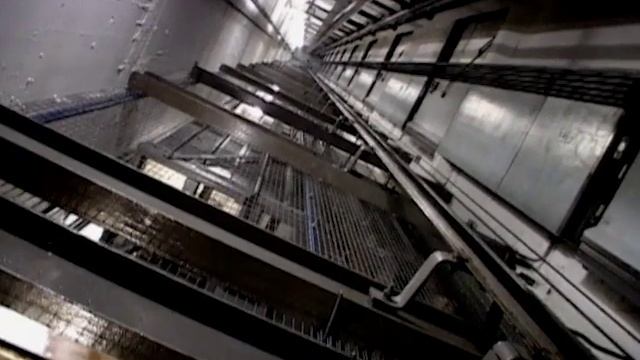 Snapshots of Life In An East End London Tower Block | Lift | 4:3 Feature Short смотреть онлайн