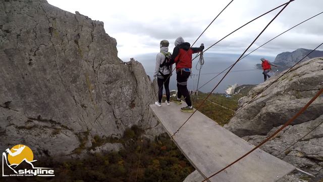 Луиза Ильяс-Кая роупджампинг в Крыму с командой Скайлайн смотреть онлайн
