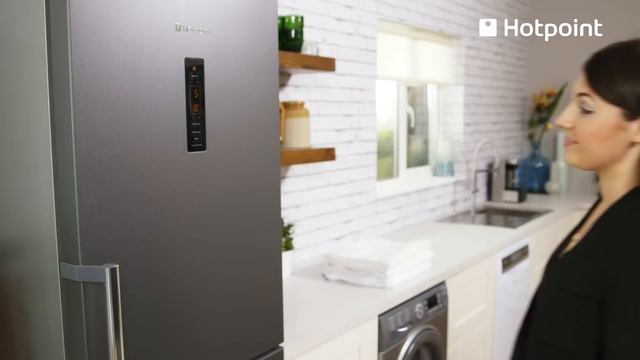 Hotpoint SMP85BSB Smart + Fridge Freezer смотреть онлайн