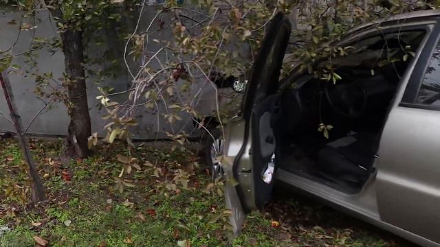 В Днепре на Табачной Daewoo Lanos врезался в забор частного дома