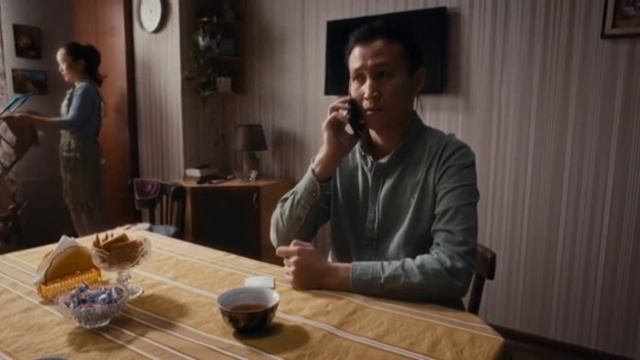 Мужика разводят на ? по телефону, а он наивно им верит! Будьте весьма бдительны в наше время!