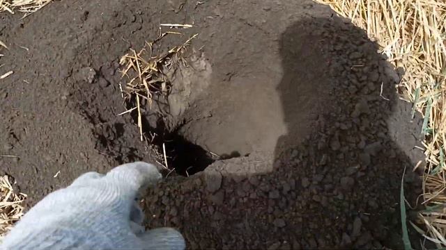 Бурим лунки с помощью журавля для мотобура.