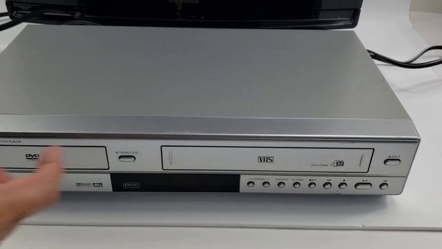 Samsung VCR VHS DVD Recorder Combo Player DVD-V5650 - No Remote смотреть онлайн