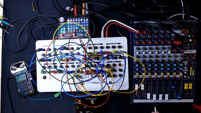Music: Kilpatrick Phenol Synth & Soundcraft EPM6 MIxer - Mix and Match vol.1 смотреть онлайн
