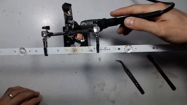 Inlocuire barete LED Tv NEI 32" Televizorul are sunet dar fara imagine TUTORIAL pas cu pas смотреть онлайн
