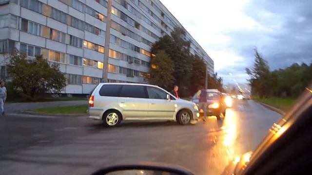 ДТП на улице Тамбасова при выезде из дворовой территории смотреть онлайн