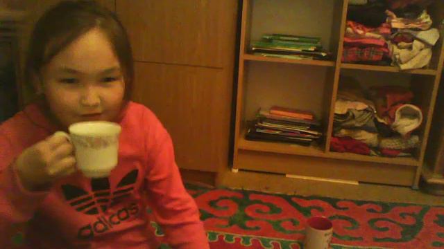 В Рот воды набрать и ЗАГОВОРИТЬ! (Челендж) 1 часть (Чуть чуть с сестренкой) смотреть онлайн