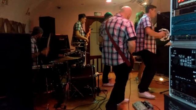 Кавер-группа Seven в ресторане Волна (29.10.2017) смотреть онлайн