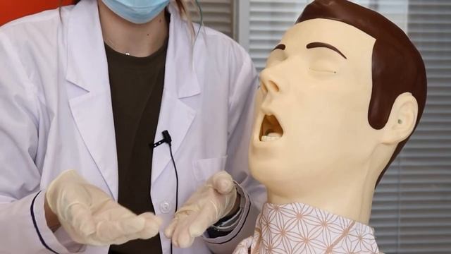 Обучение сиделок! Гигиена! Обработка ушной раковины! смотреть онлайн