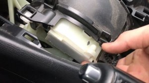 Не выключается магнитола на Мазда 6. Концевик коробки Мазда 6 The radio on the Mazda not turn off.