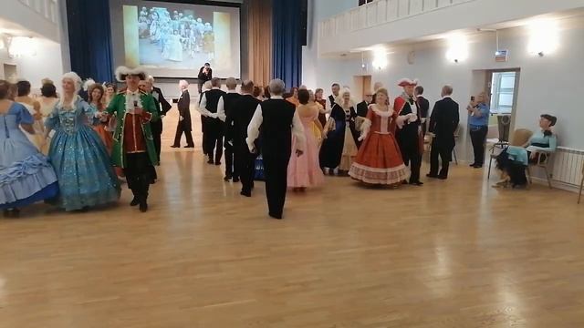 Полонез на Петровском балу, который провели Владимир и Валентина и как ведущие Петр1 и Екатерина