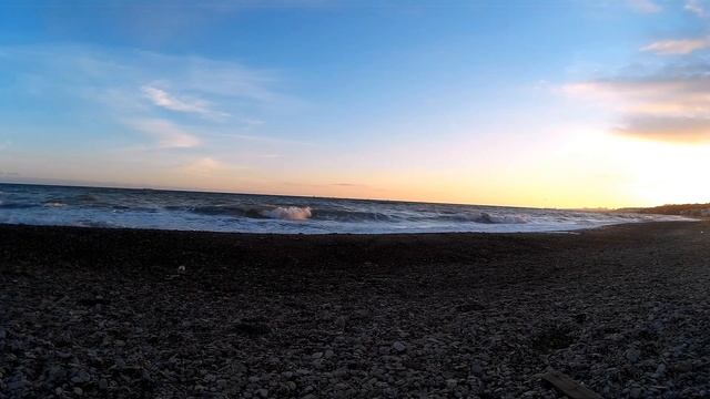 Sea sunset on the pebble beach after a storm. Морской закат после шторма на пляже с галькой смотреть онлайн