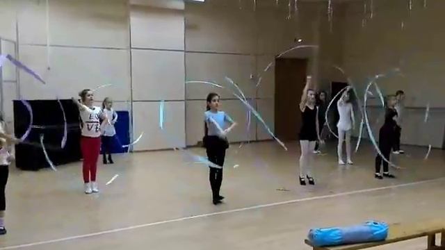 Танцы с лентой смотреть онлайн