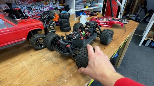 Update in Kevin Talbot's Shop смотреть онлайн