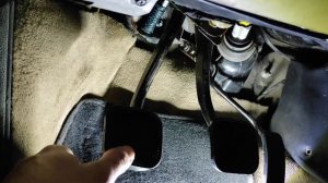 Свободный ход педали сцепления.