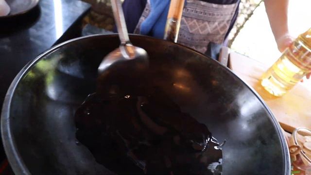WE MADE THE BEST THAI FOOD | CHIANG MAI COOKING CLASS смотреть онлайн
