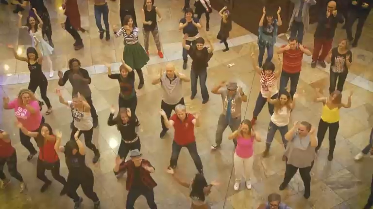 Мы с друзьями танцуем САЛЬСУ