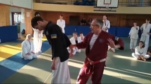 Рэнго хо ката. Конвоирование. Загиб руки за спину при подходе сзади.