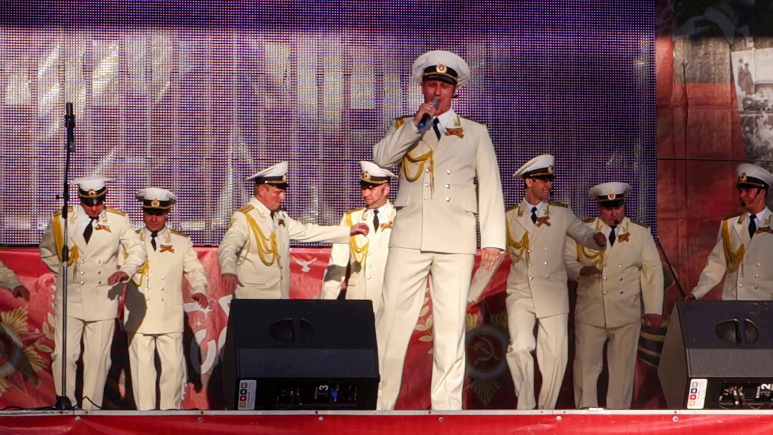 Праздник Победы в Гурьевске. "Когда мы были на войне". Ансамбль песни и пляски Балтийского флота.