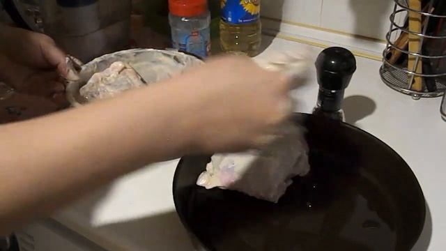 НЕЖНЕЙШАЯ? курица в духовке! Отходит от кости, хотя ЖАРЕНАЯ? смотреть онлайн