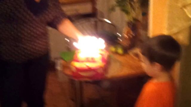 Торт машина Молния Маквин на 4 года смотреть онлайн