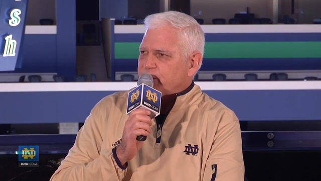 Q&A With Coach Jackson смотреть онлайн