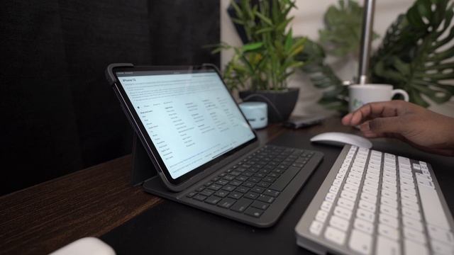 IPAD PRO DESK SETUP TOUR! // Creating An iPad Workstation смотреть онлайн