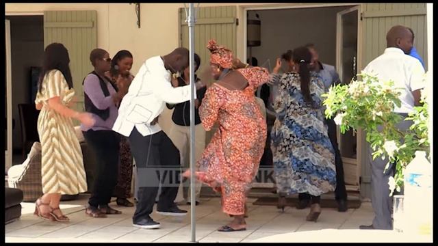 Extrait archives M6 Video Bank // Omar Sy - Son idée de Business étant Jeune (66 Minutes - 2012) смотреть онлайн
