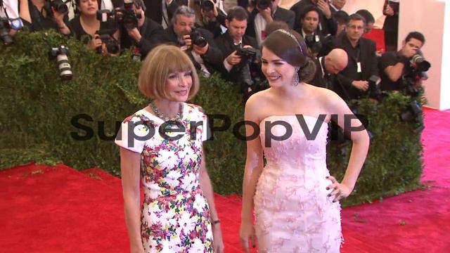 Bee Shaffer and Anna Wintour at The Metropolitan Museum o... смотреть онлайн