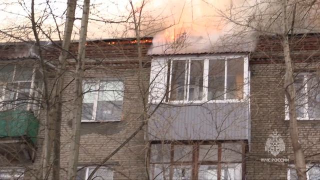 Томские пожарные ликвидировали возгорание на крыше в центре города смотреть онлайн