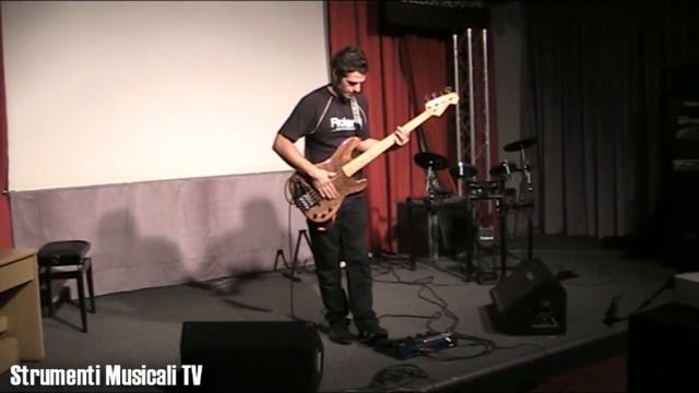 Roland GR-55 Guitar Synthesizer - Demo parte 2 смотреть онлайн