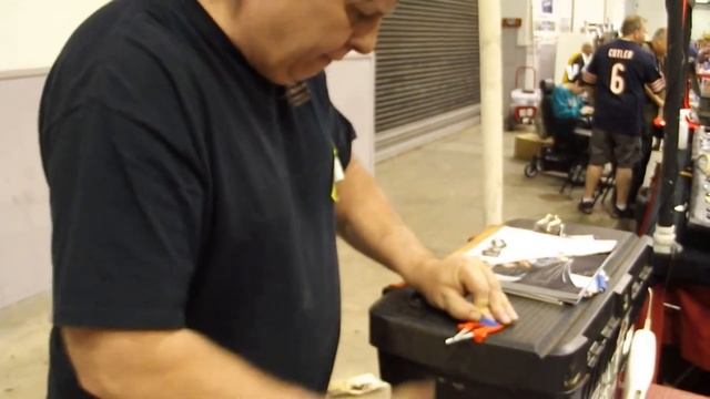 Demonstration Sharpening D2 steel, then stainless 440A, 440B, 440C, 440F Spyderco S60V tool steel смотреть онлайн