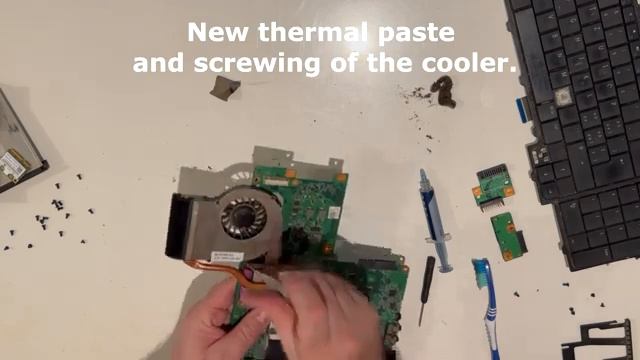 Dell Inspiron 1750 Open laptop, cleaning, changing the thermal paste fix overheating, whistling fan смотреть онлайн
