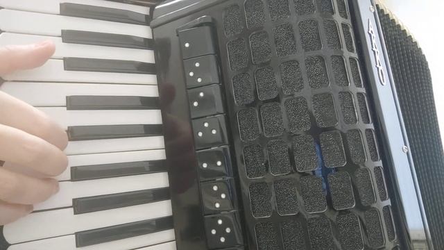 Песня Платочек, на аккордеоне, в ми миноре, цифры для гармони 89277382068