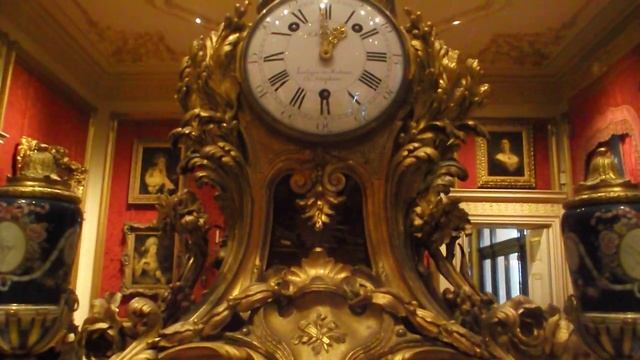 Лондон сентябрьский (2023). Ваза и часы собрания Уоллеса. London 2023. Vase and clock смотреть онлайн